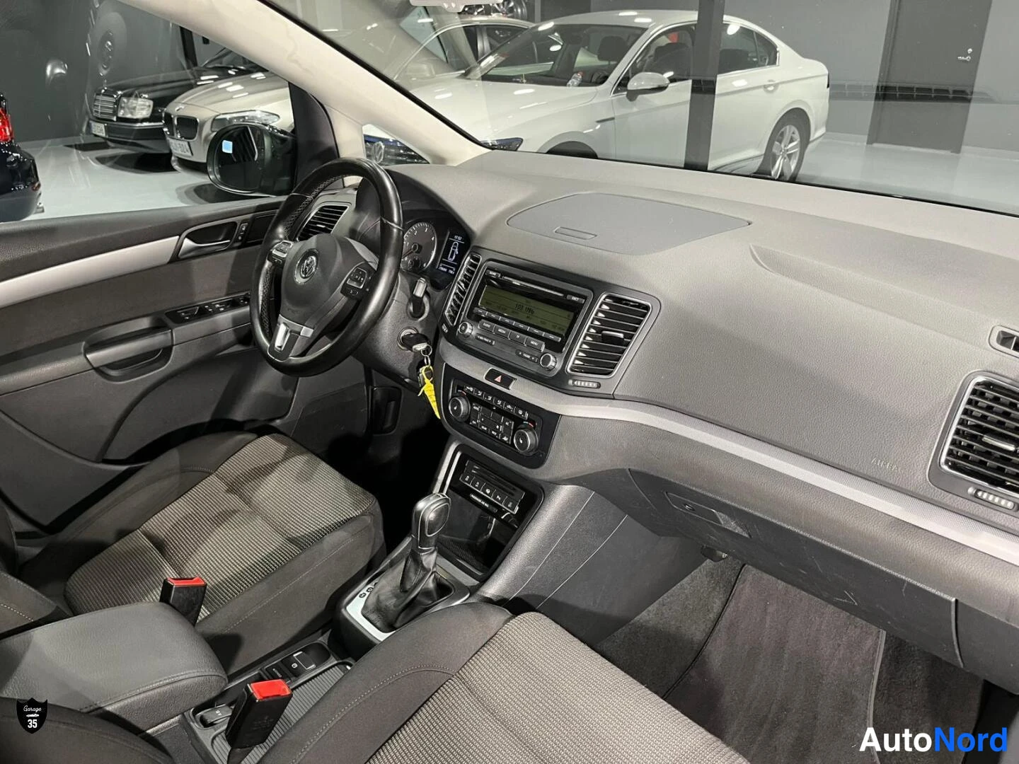 Sininen Volkswagen Sharan 2011, ohjaamo, kuva 12