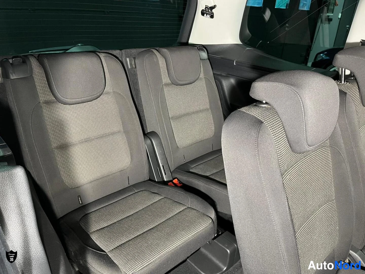Sininen Volkswagen Sharan 2011, takaistuimet, kuva 17
