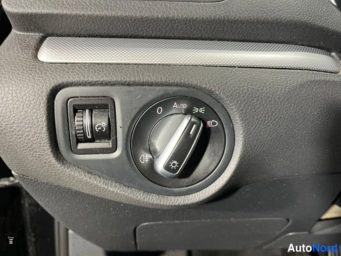 Sininen Volkswagen Sharan 2011, yksityiskohta, kuva 23