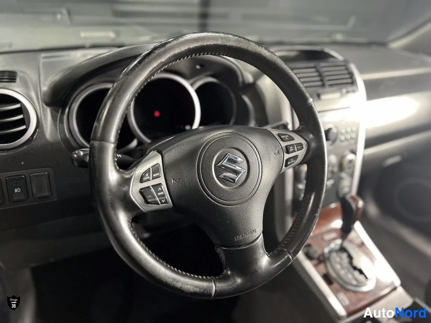 Sininen Suzuki Grand Vitara 2007, ohjaamo, kuva 12