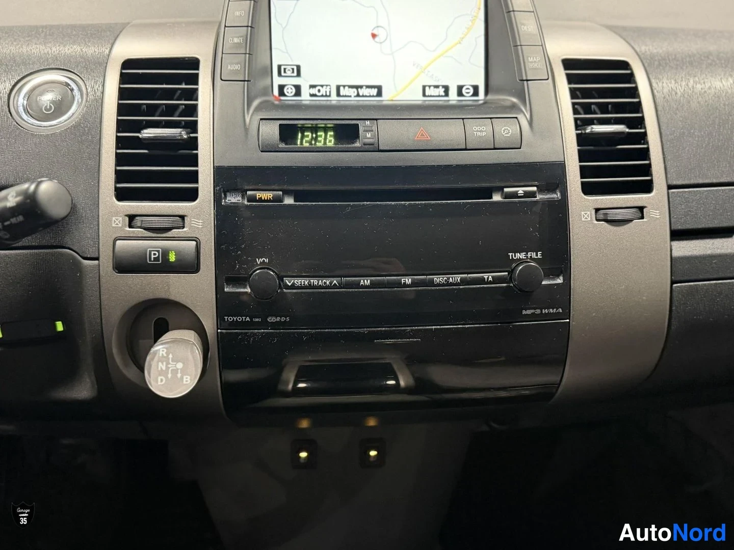Punainen Toyota Prius 2008, yksityiskohta, kuva 22