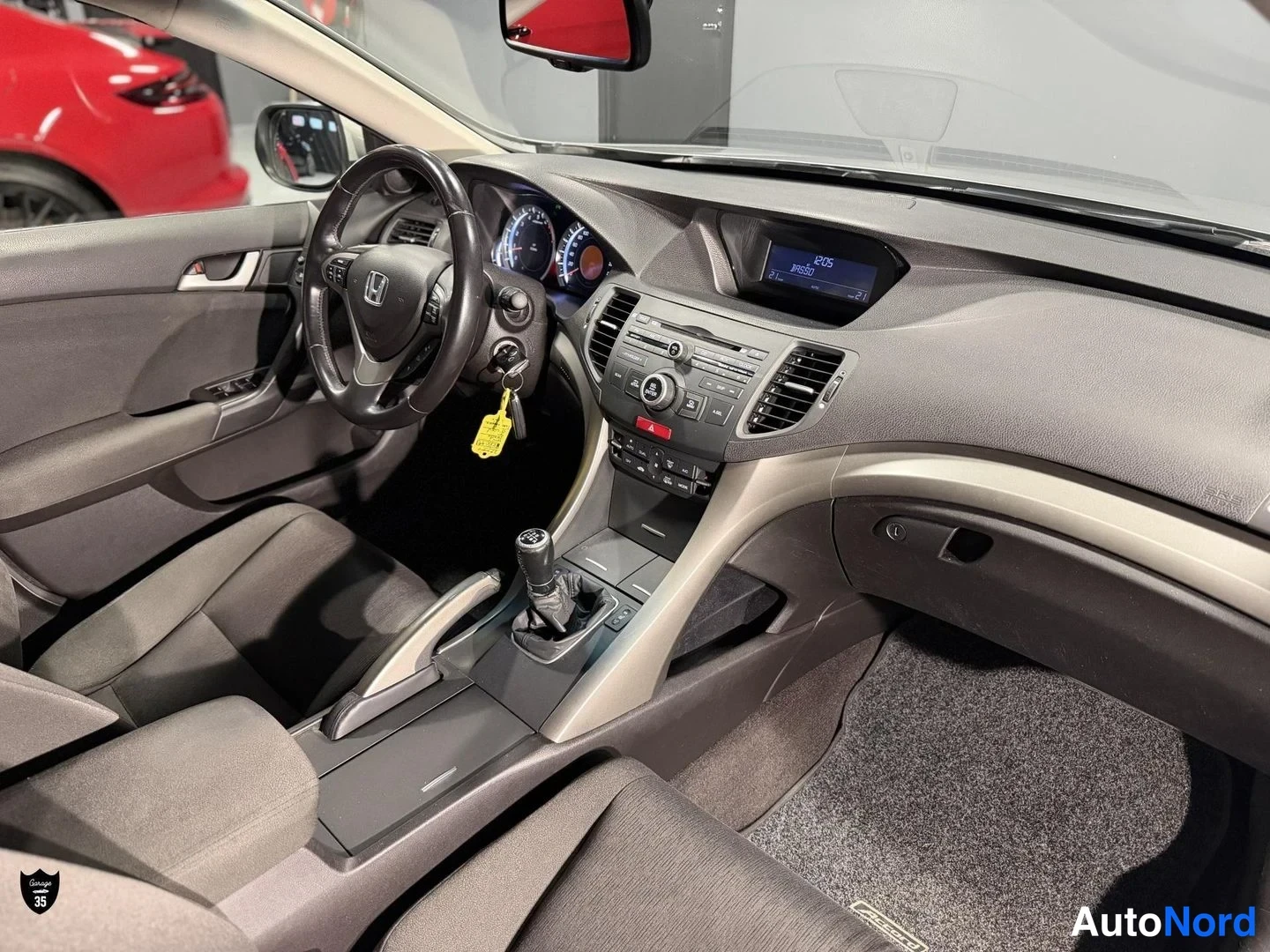Harmaa Honda Accord Tourer 2010, ohjaamo, kuva 11