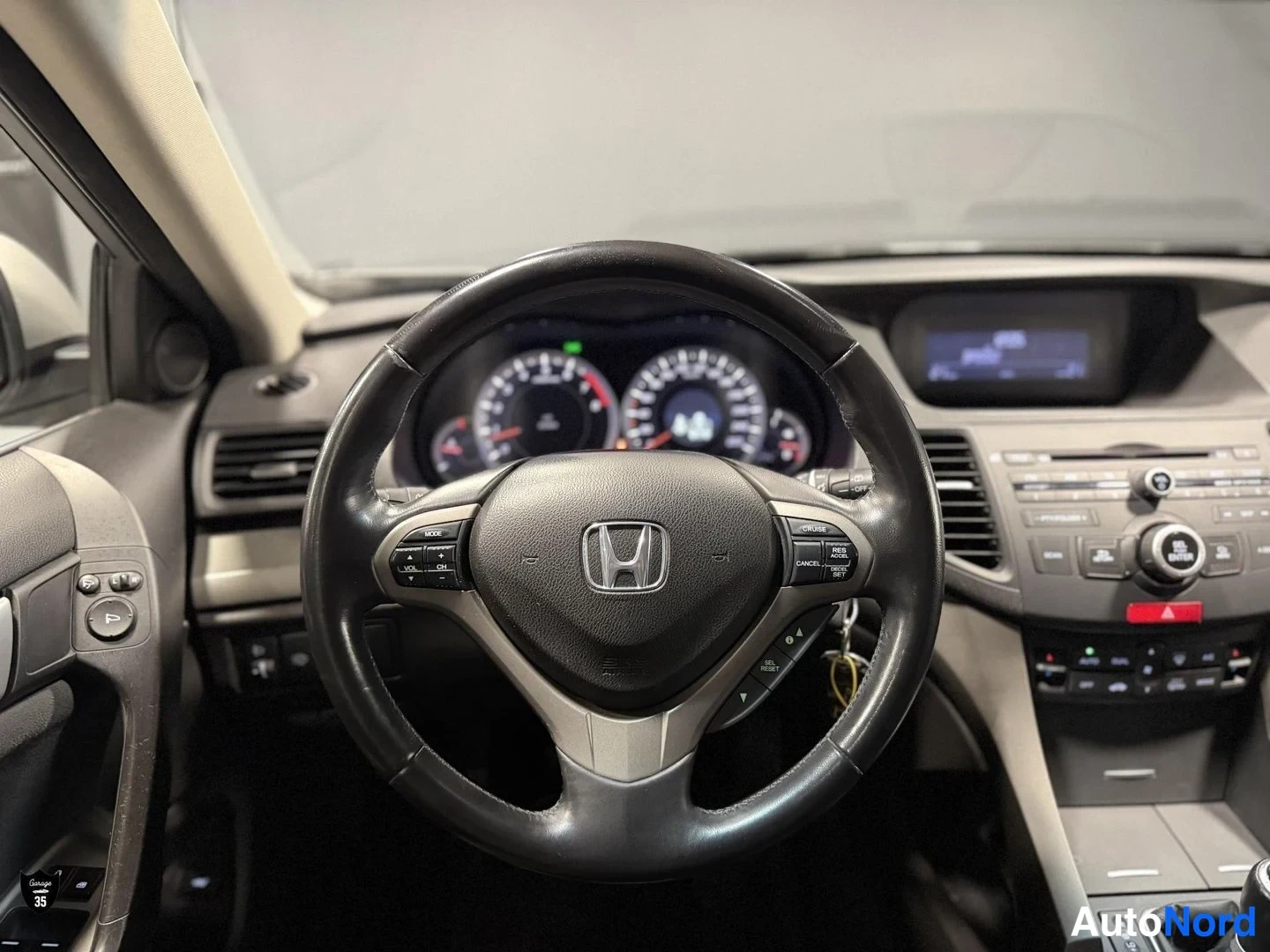 Harmaa Honda Accord Tourer 2010, ohjaamo, kuva 12