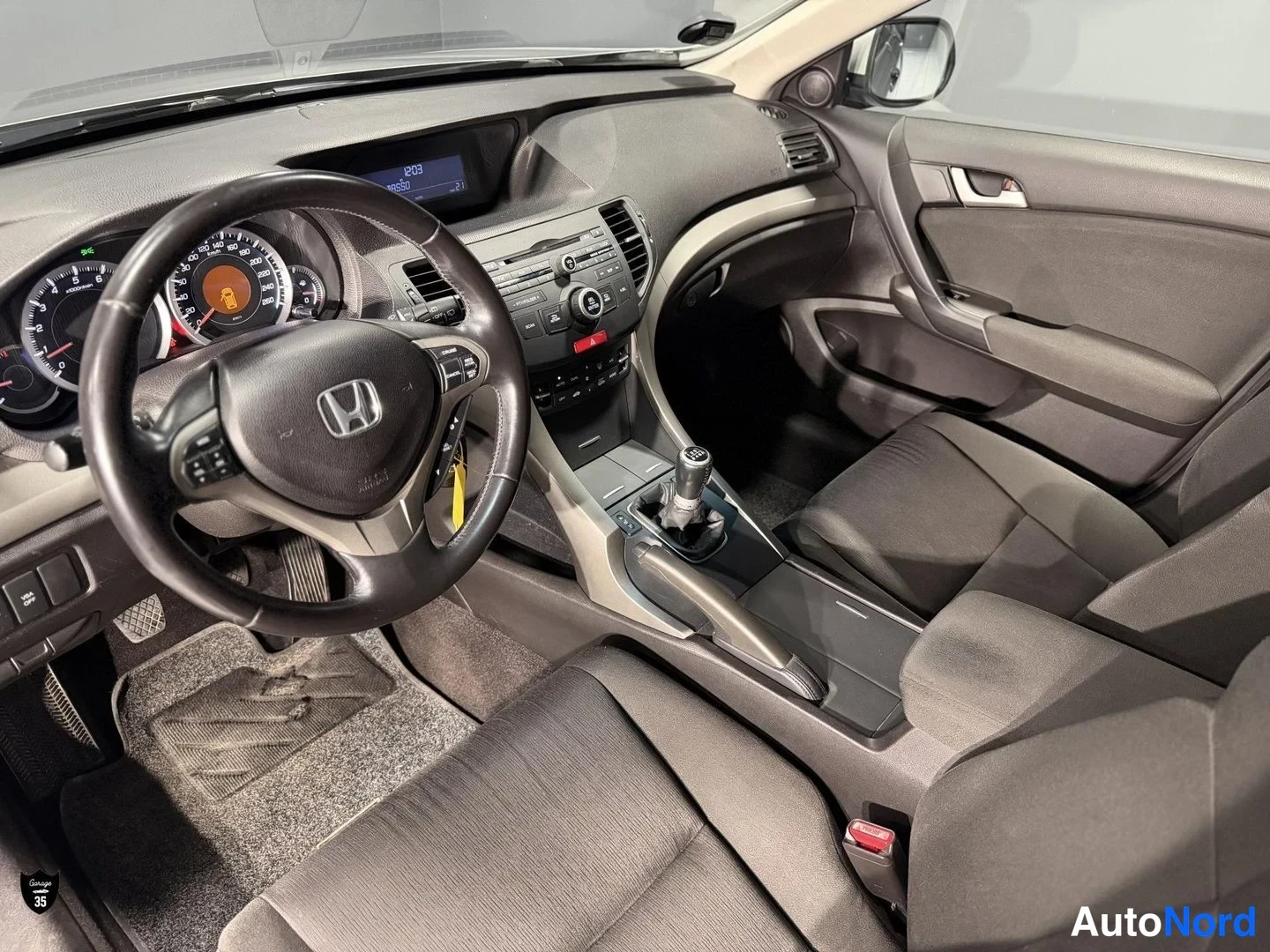 Harmaa Honda Accord Tourer 2010, ohjaamo, kuva 9