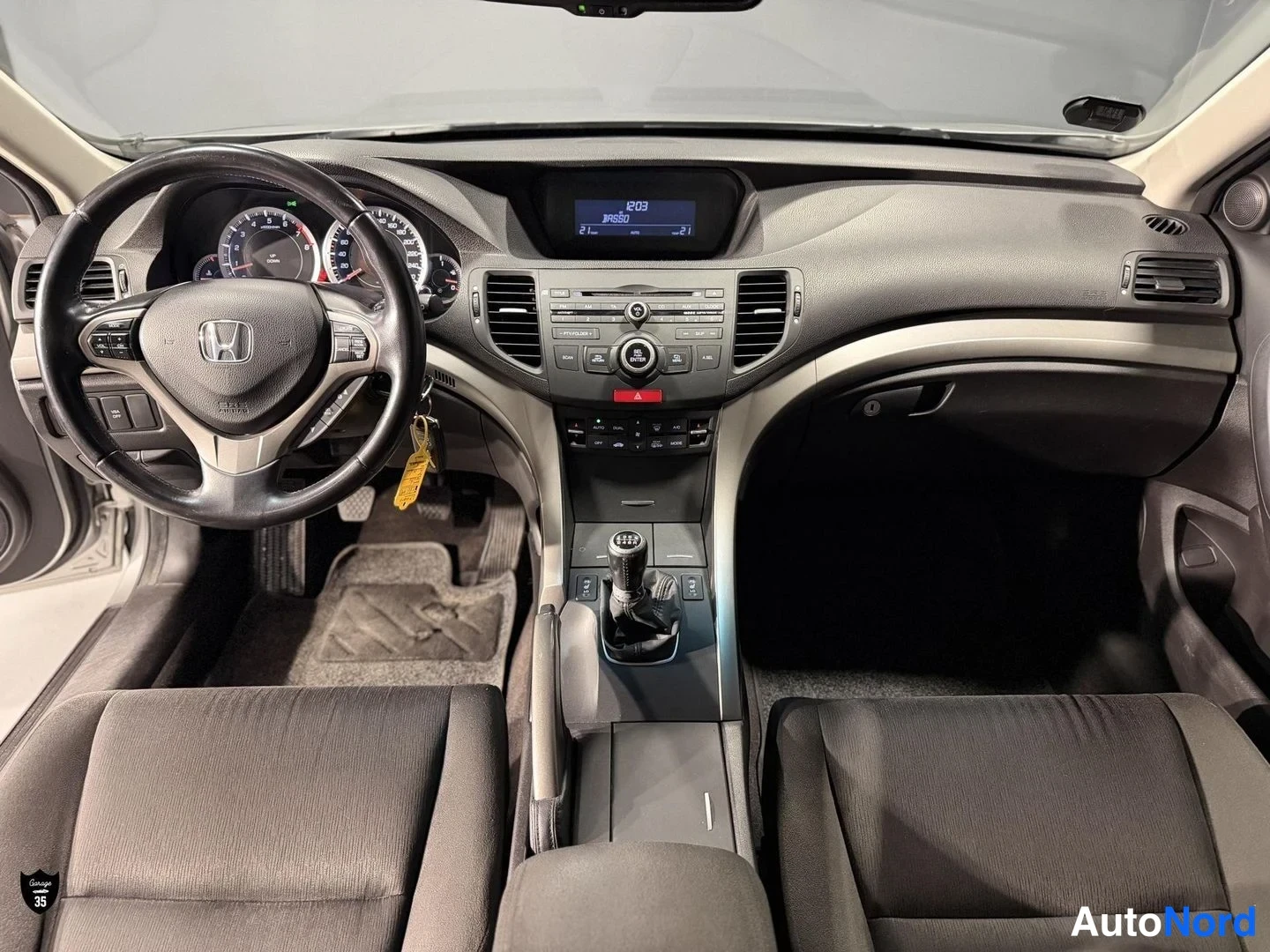 Harmaa Honda Accord Tourer 2010, ohjaamo, kuva 10