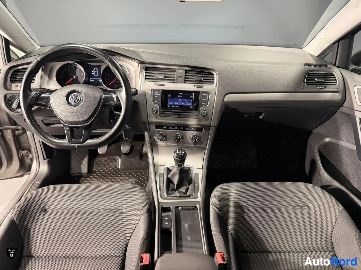 Harmaa Volkswagen Golf 2014, ohjaamo, kuva 12