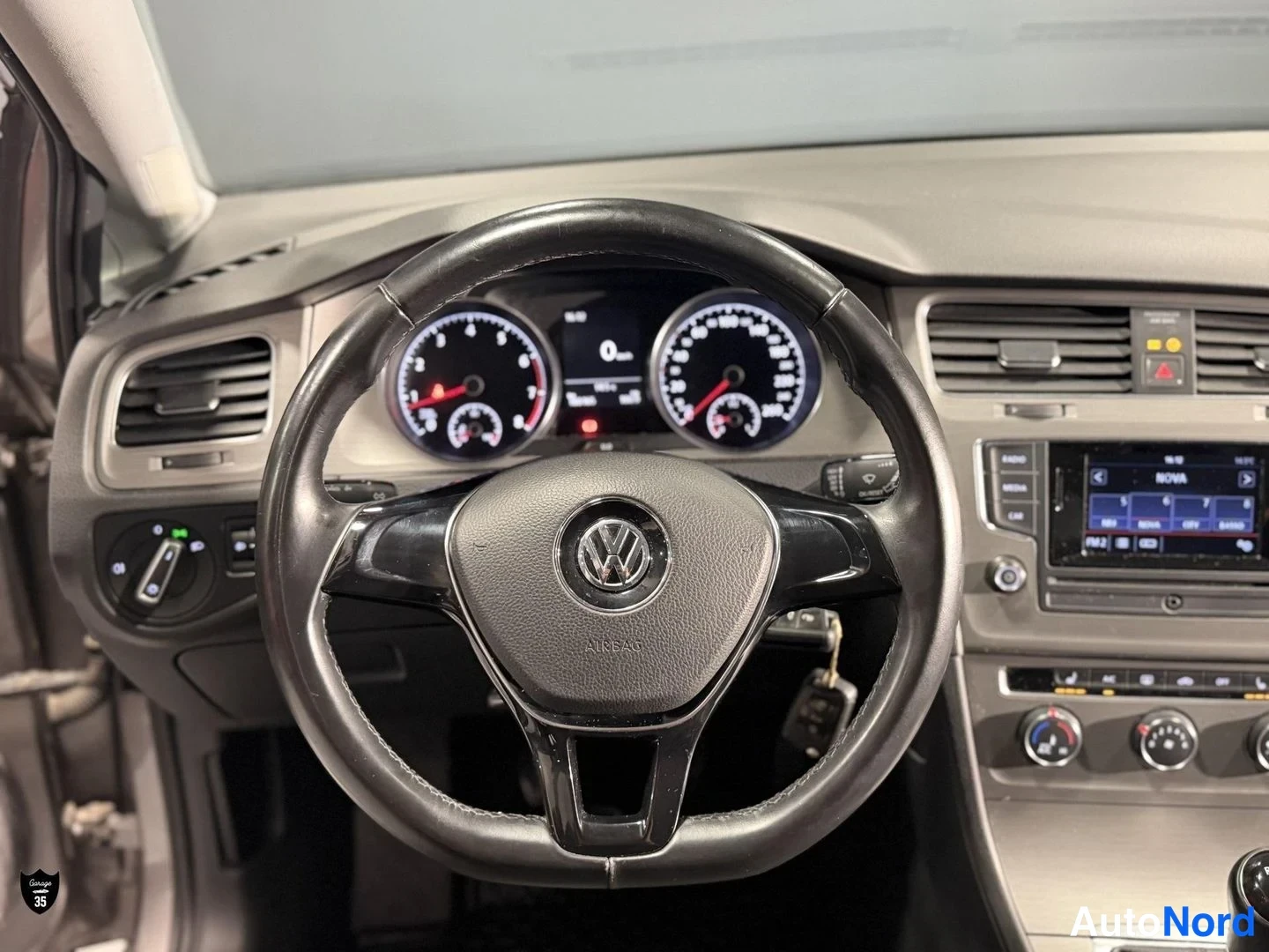 Harmaa Volkswagen Golf 2014, ohjaamo, kuva 10
