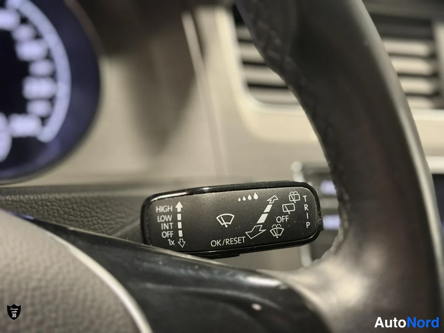 Harmaa Volkswagen Golf 2014, yksityiskohta, kuva 22