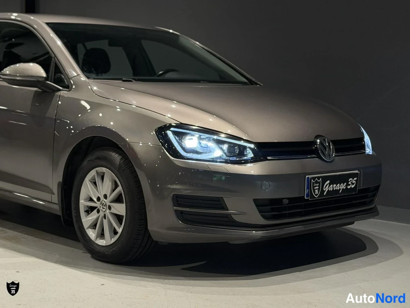 Harmaa Volkswagen Golf 2014, etuviisto, keula oikealle, kuva 4