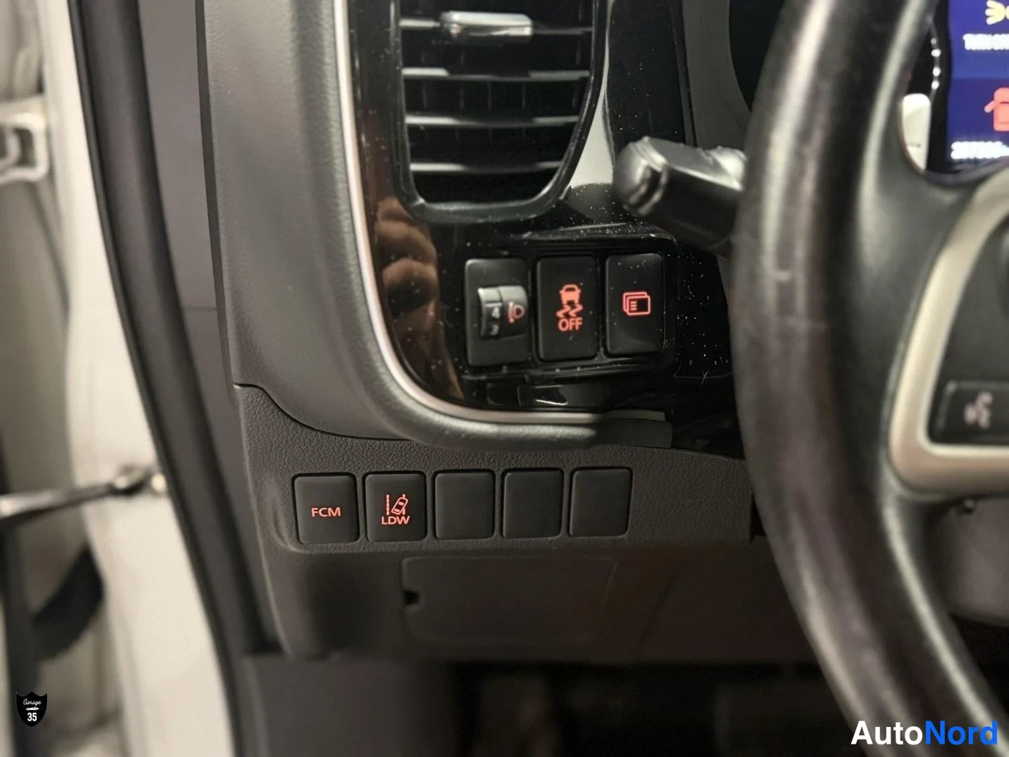 Valkoinen Mitsubishi Outlander 2013, yksityiskohta, kuva 16