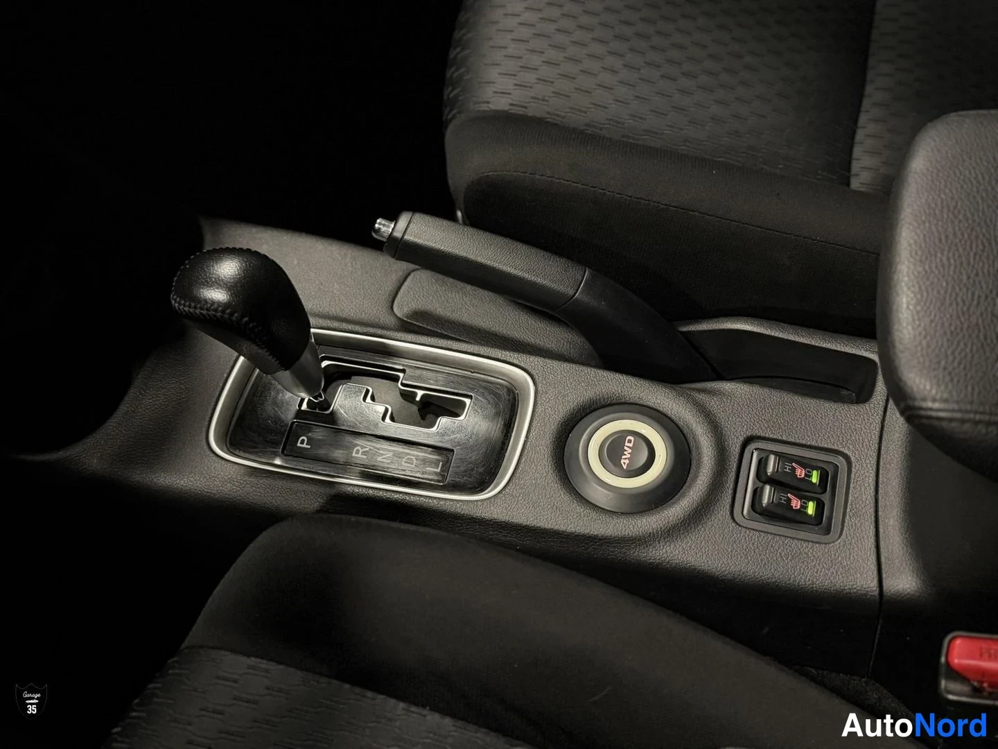 Valkoinen Mitsubishi Outlander 2013, yksityiskohta, kuva 23