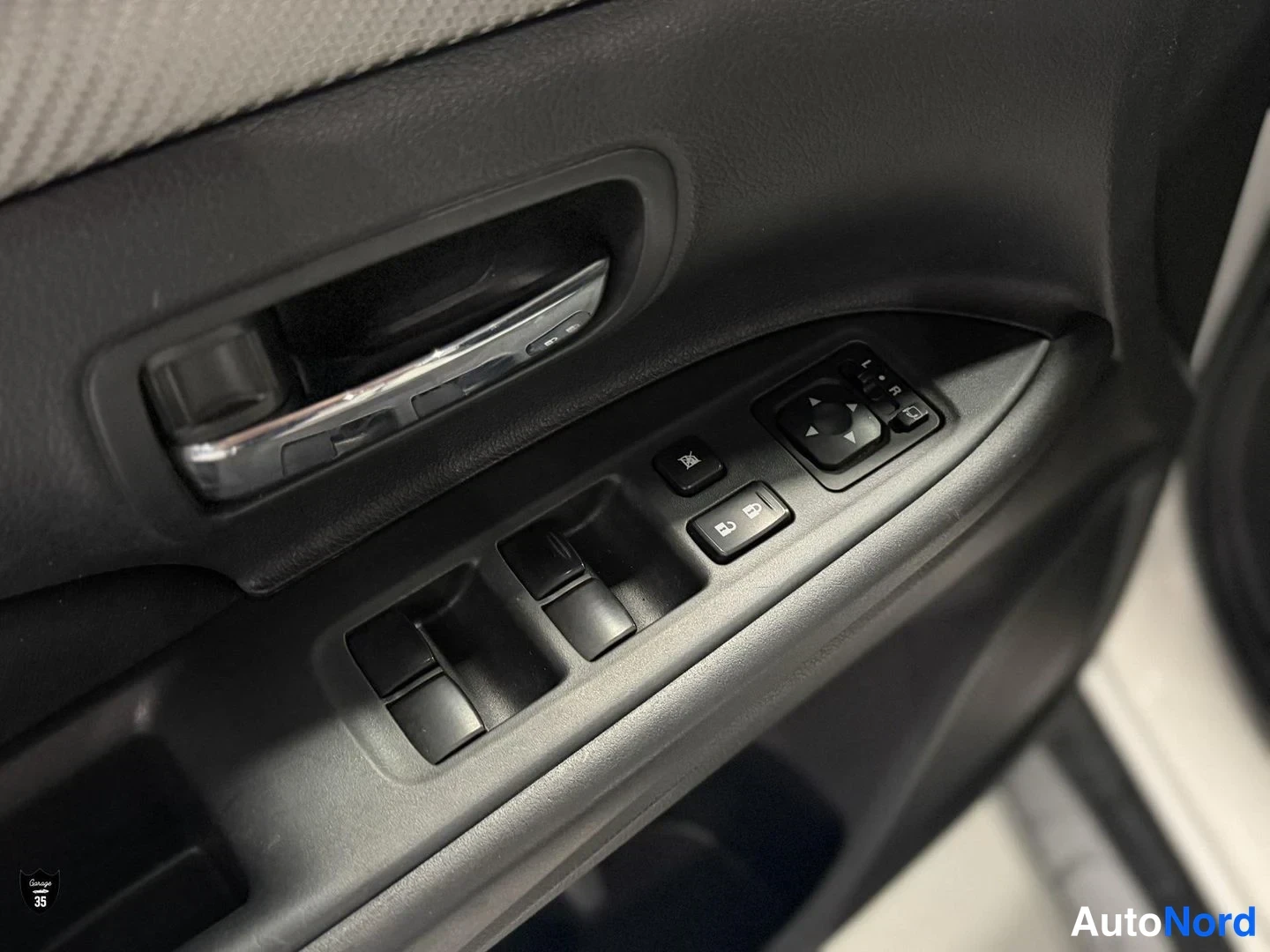 Valkoinen Mitsubishi Outlander 2013, yksityiskohta, kuva 25