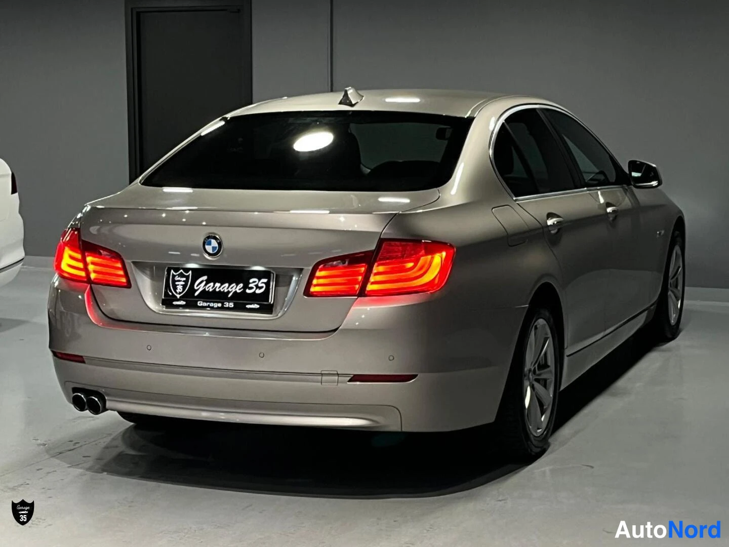 Beige BMW 520d 2011, takaviisto, kuva 7