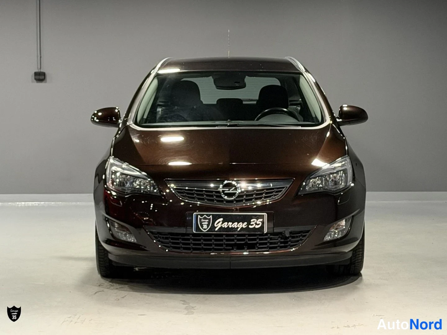 Violetti Opel Astra 2012, edestä, kuva 4