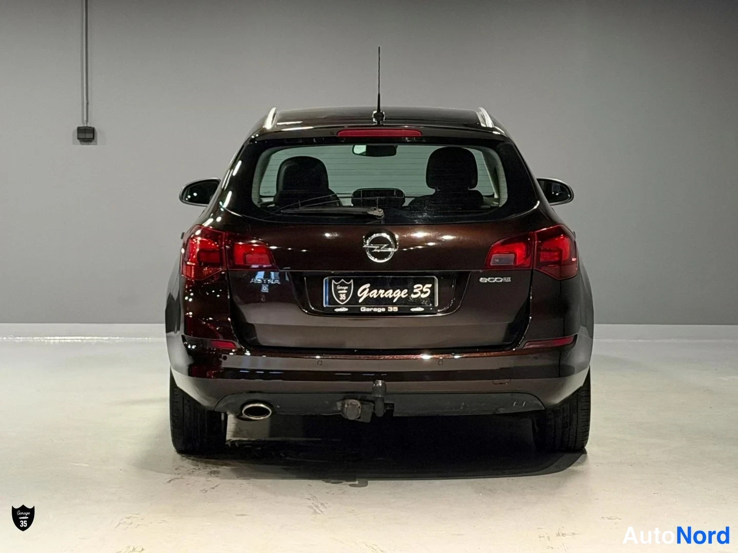 Violetti Opel Astra 2012, takaa, kuva 8