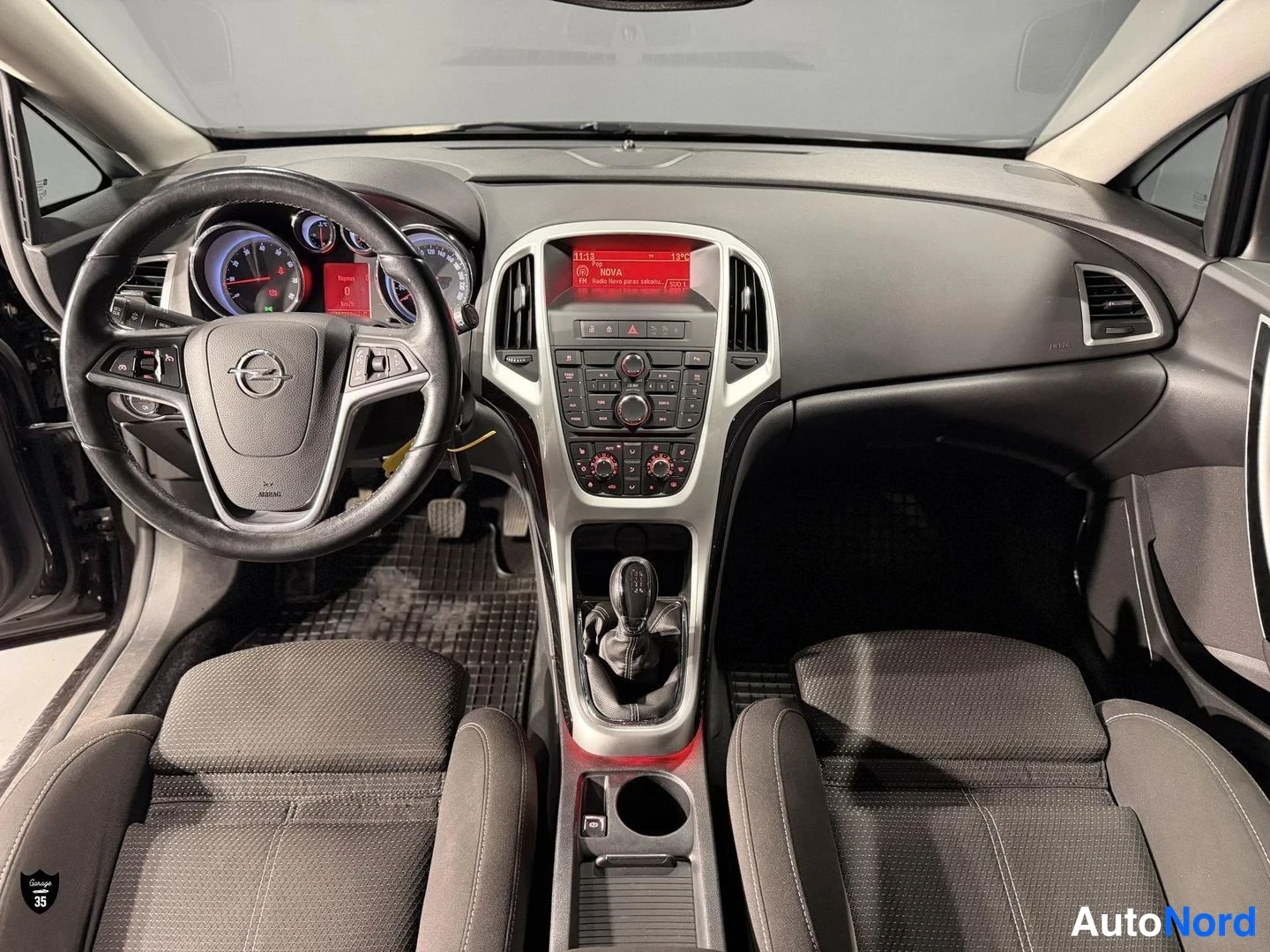 Violetti Opel Astra 2012, ohjaamo, kuva 10