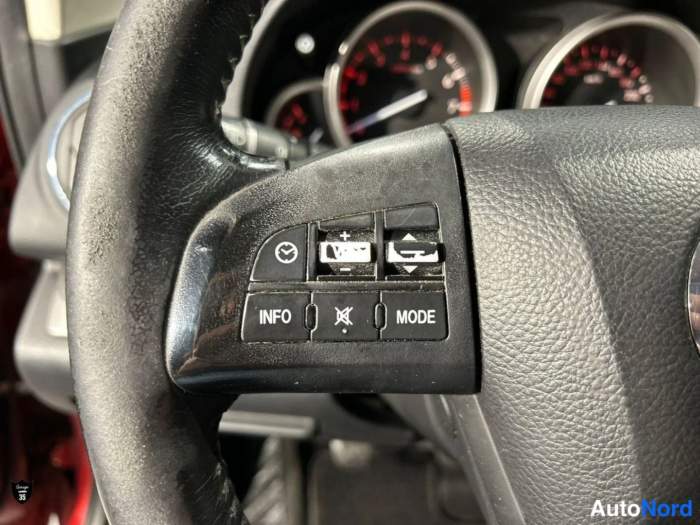 Punainen Mazda 6 2011, yksityiskohta, kuva 16