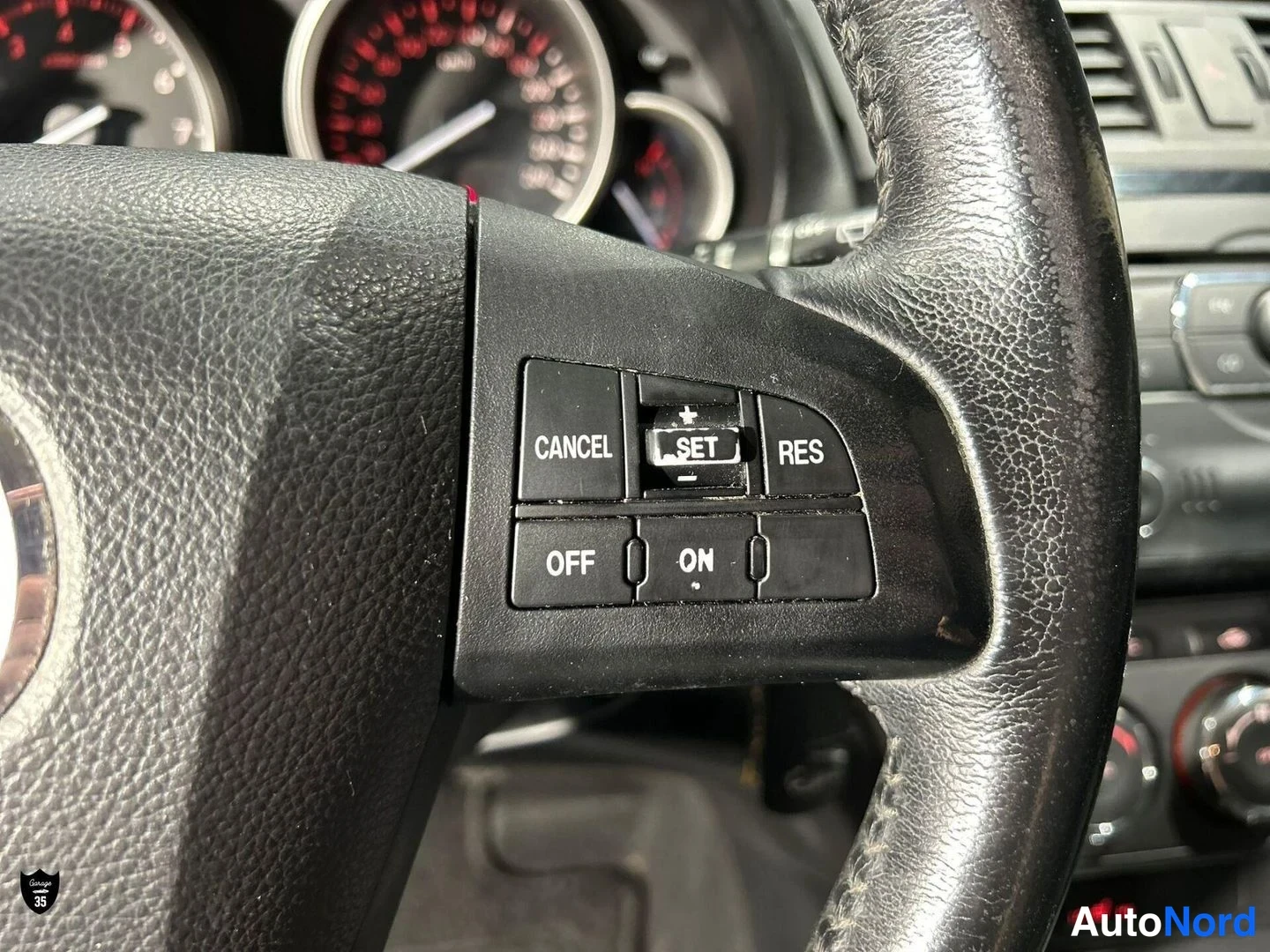Punainen Mazda 6 2011, yksityiskohta, kuva 17