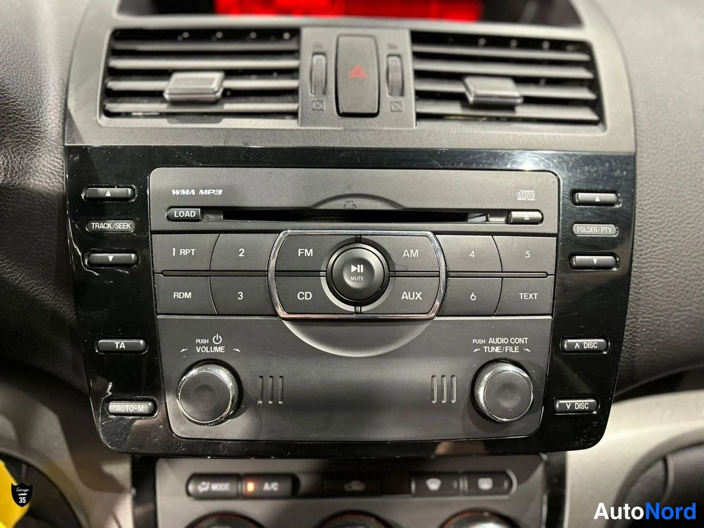 Punainen Mazda 6 2011, yksityiskohta, kuva 19