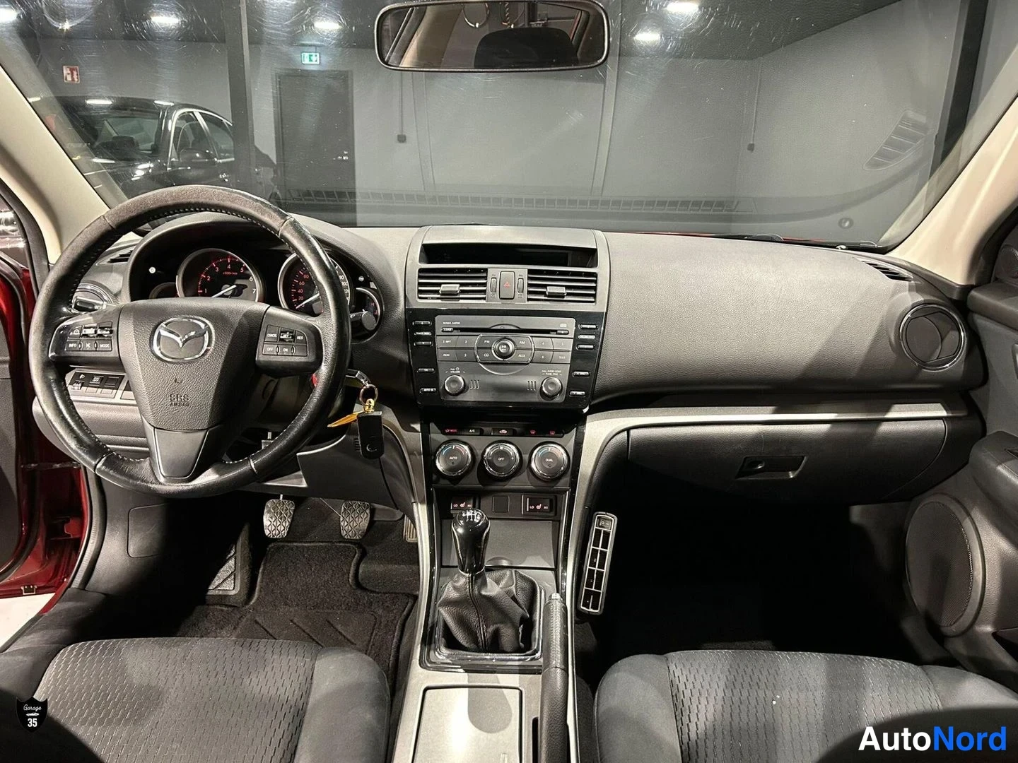 Punainen Mazda 6 2011, ohjaamo, kuva 10