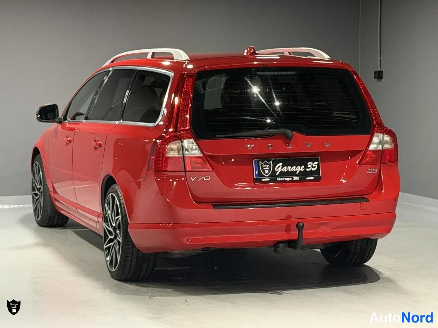Punainen Volvo V70 2012, takaviisto, kuva 7