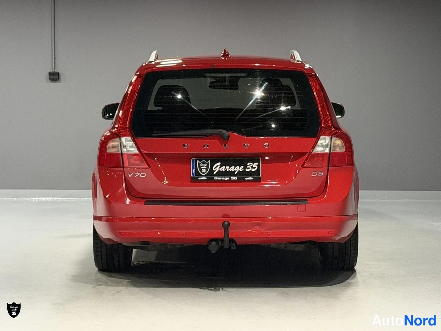 Punainen Volvo V70 2012, takaa, kuva 10