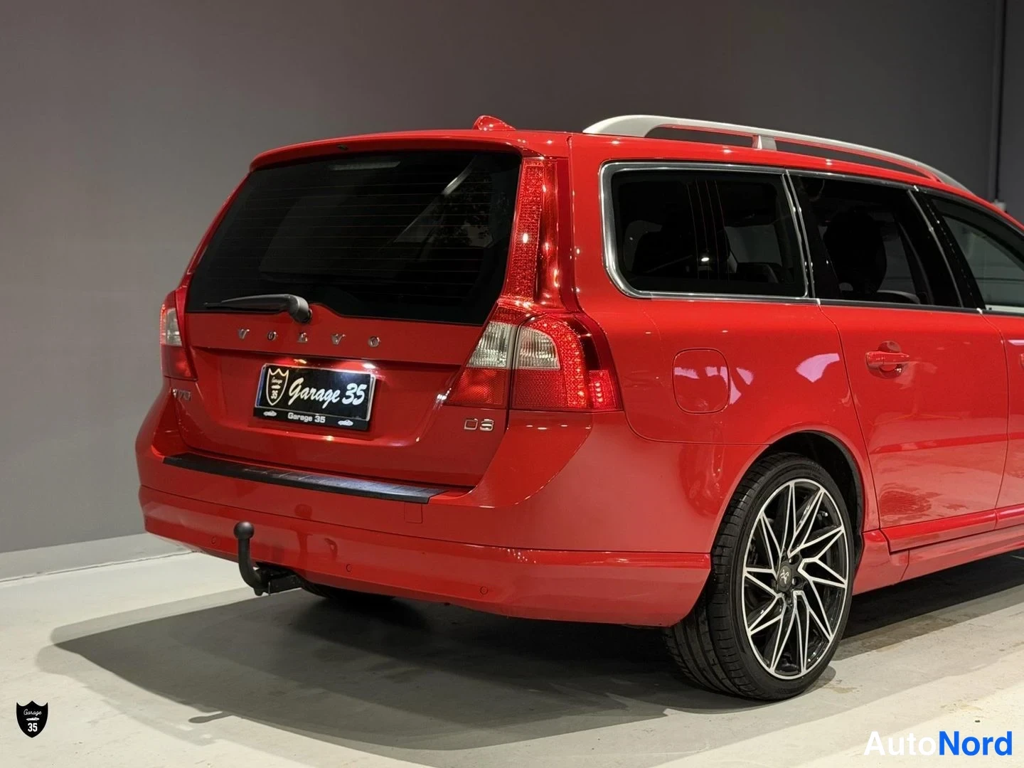 Punainen Volvo V70 2012, takaviisto, kuva 9