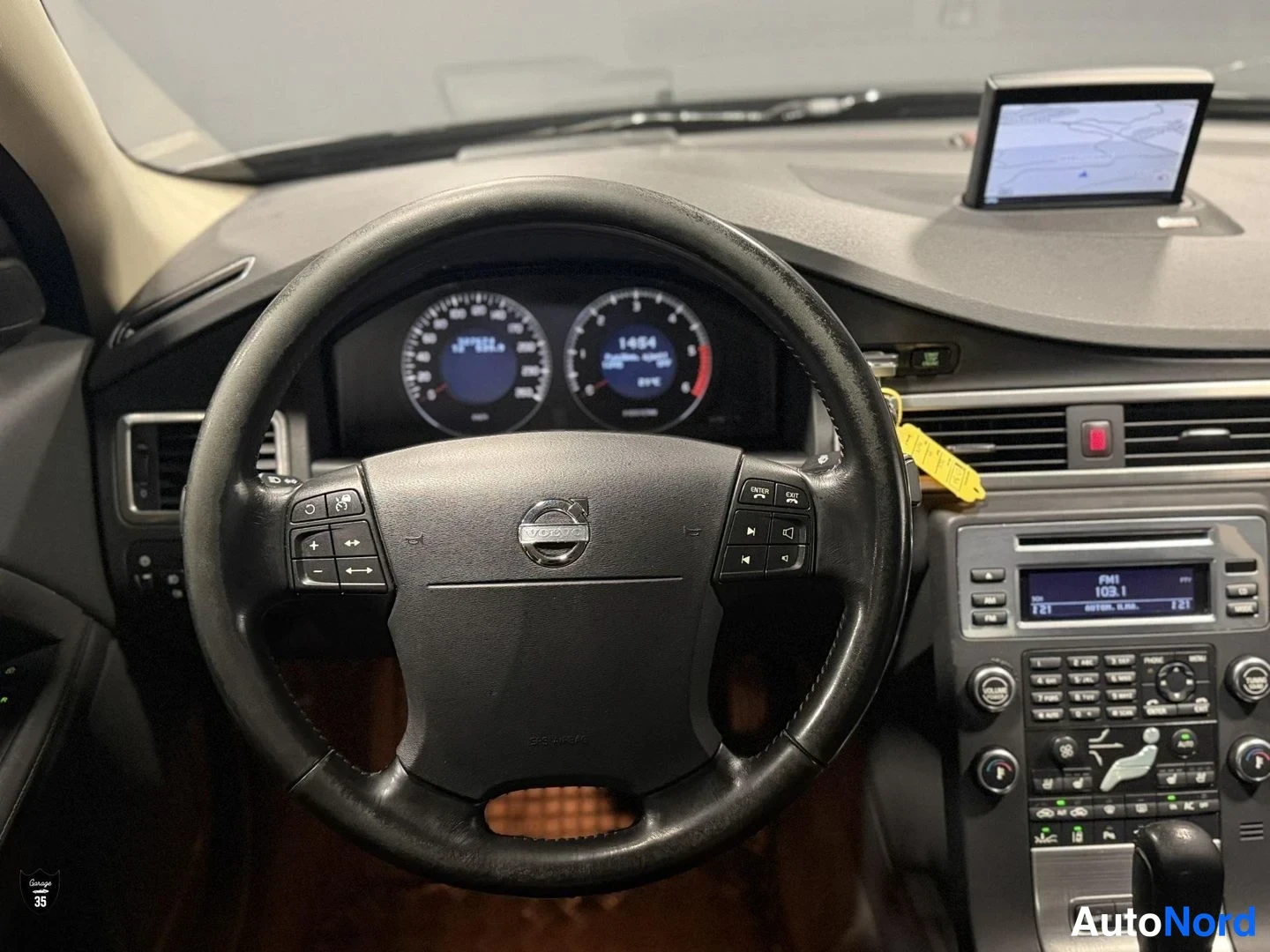Musta Volvo S80 2008, ohjaamo, kuva 13
