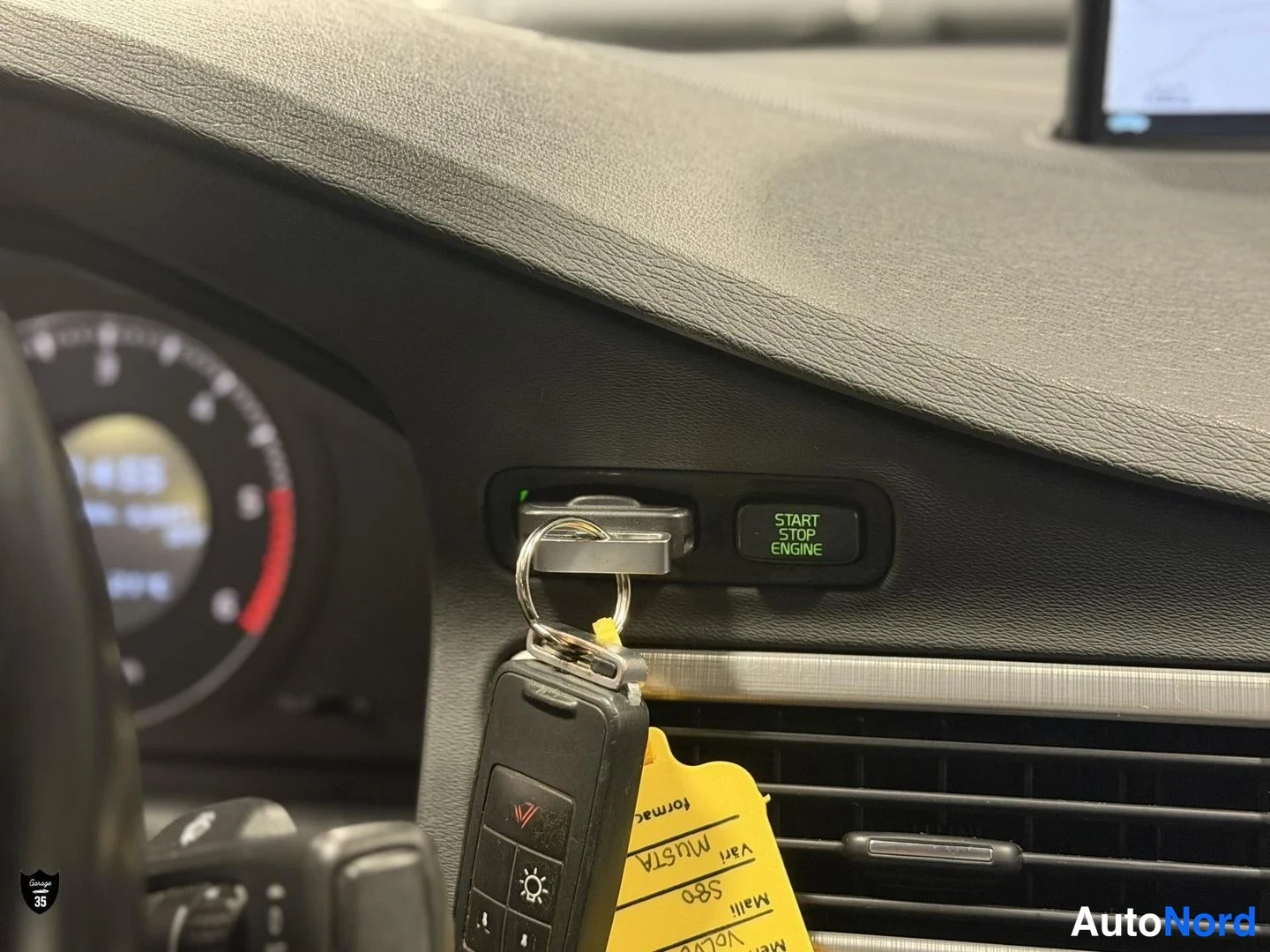 Musta Volvo S80 2008, yksityiskohta, kuva 22