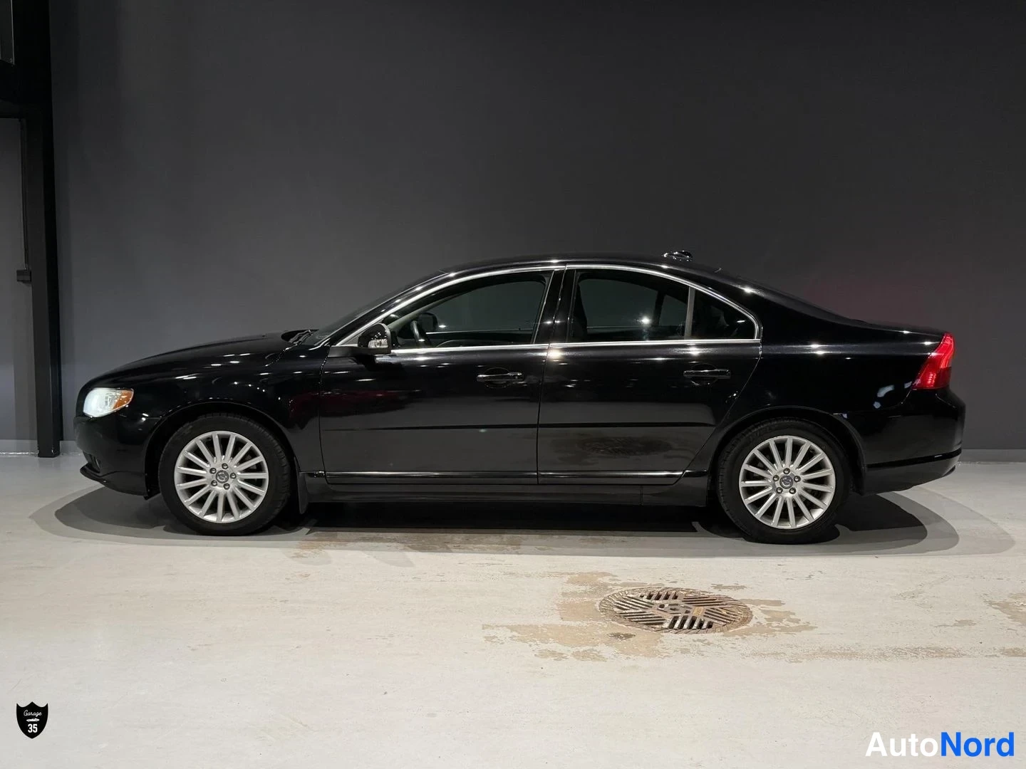Musta Volvo S80 2008, sivulta, kuva 6