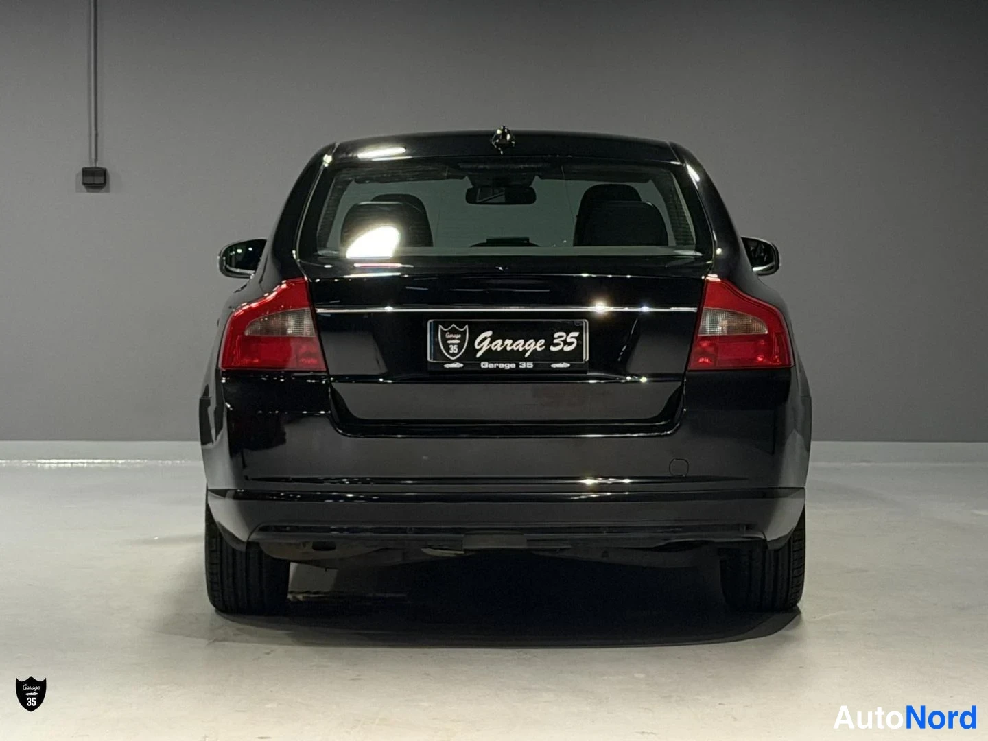 Musta Volvo S80 2008, takaa, kuva 9