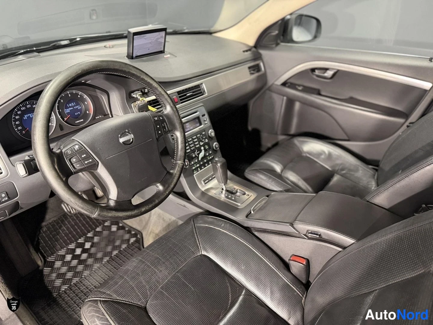 Musta Volvo S80 2008, ohjaamo, kuva 10