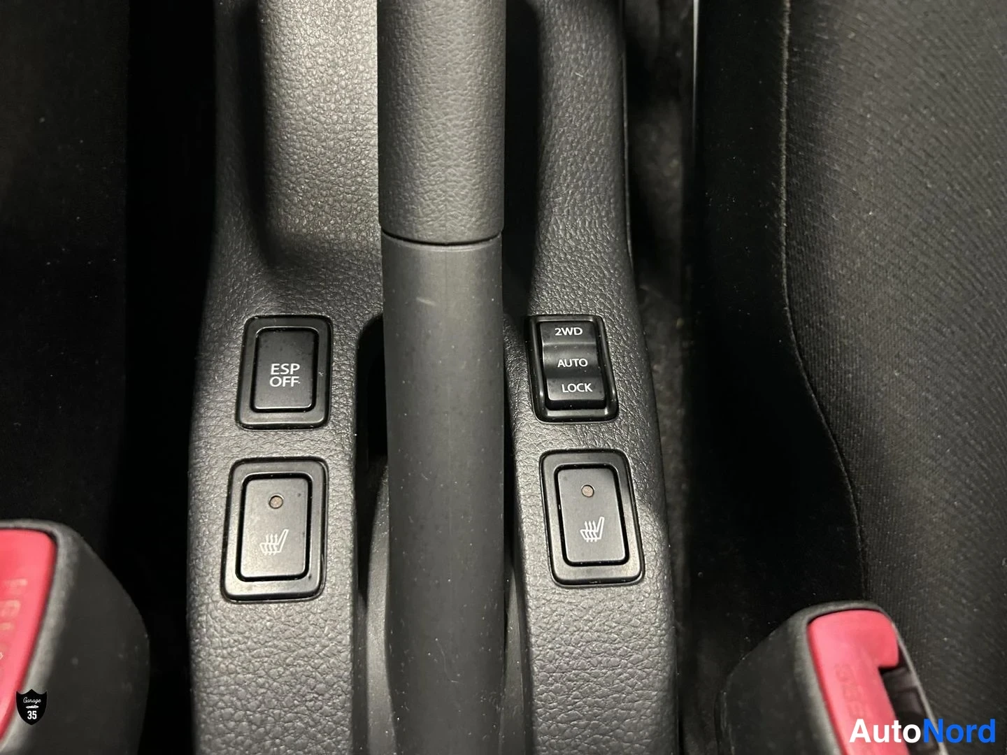 Punainen Suzuki SX4 2010, yksityiskohta, kuva 18