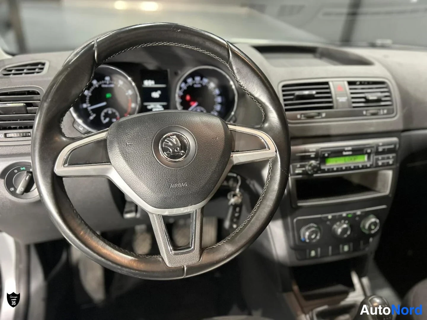 Hopea Skoda Yeti 2012, ohjaamo, kuva 11