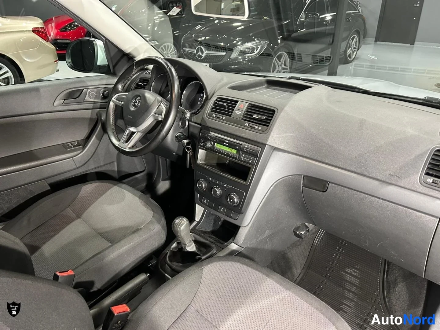 Hopea Skoda Yeti 2012, ohjaamo, kuva 10