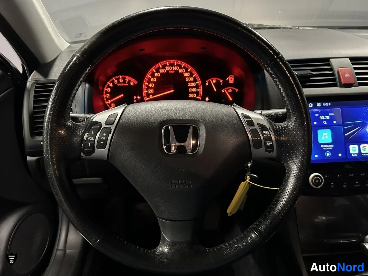 Harmaa Honda Accord 2005, ohjaamo, kuva 11
