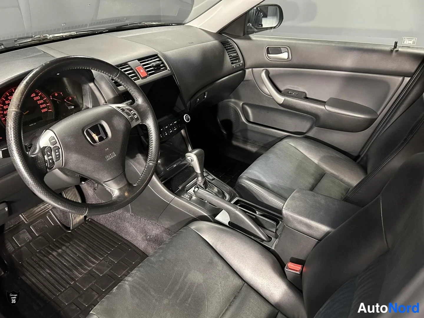 Harmaa Honda Accord 2005, ohjaamo, kuva 9