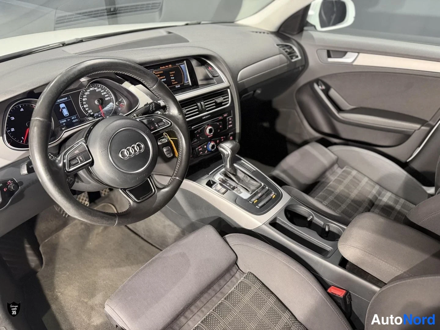 Valkoinen Audi A4 Avant 2014, ohjaamo, kuva 11
