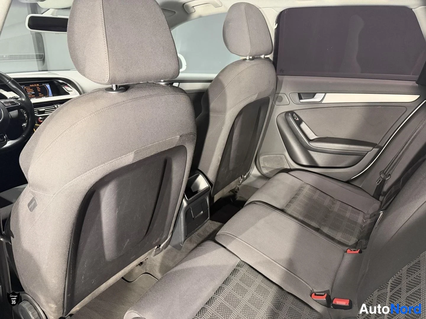 Valkoinen Audi A4 Avant 2014, takaistuimet, kuva 16