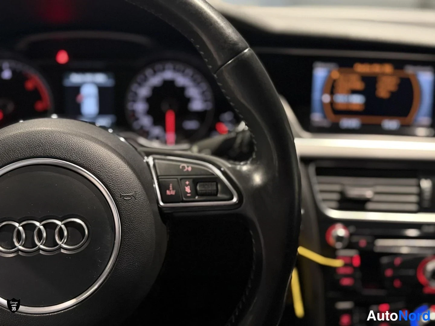 Valkoinen Audi A4 Avant 2014, ohjaamo, kuva 15