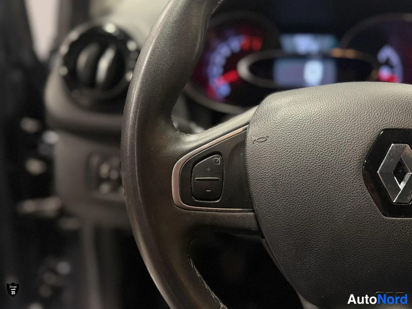 Harmaa Renault Clio 2017, yksityiskohta, kuva 20