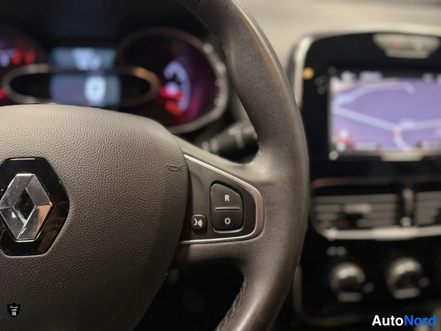 Harmaa Renault Clio 2017, yksityiskohta, kuva 15