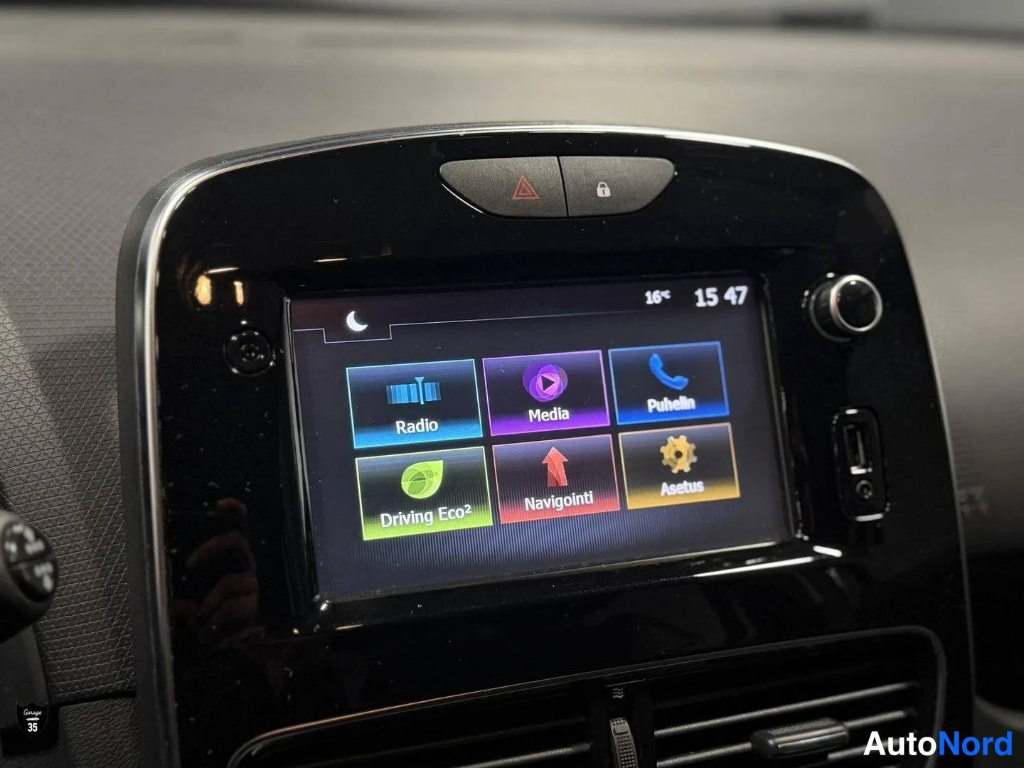 Harmaa Renault Clio 2017, yksityiskohta, kuva 18