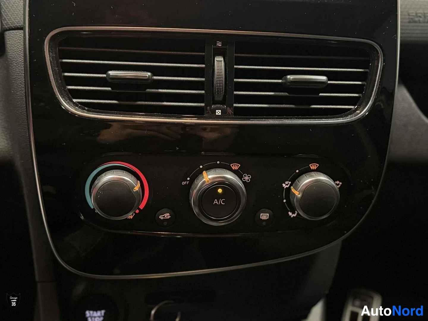 Harmaa Renault Clio 2017, yksityiskohta, kuva 19