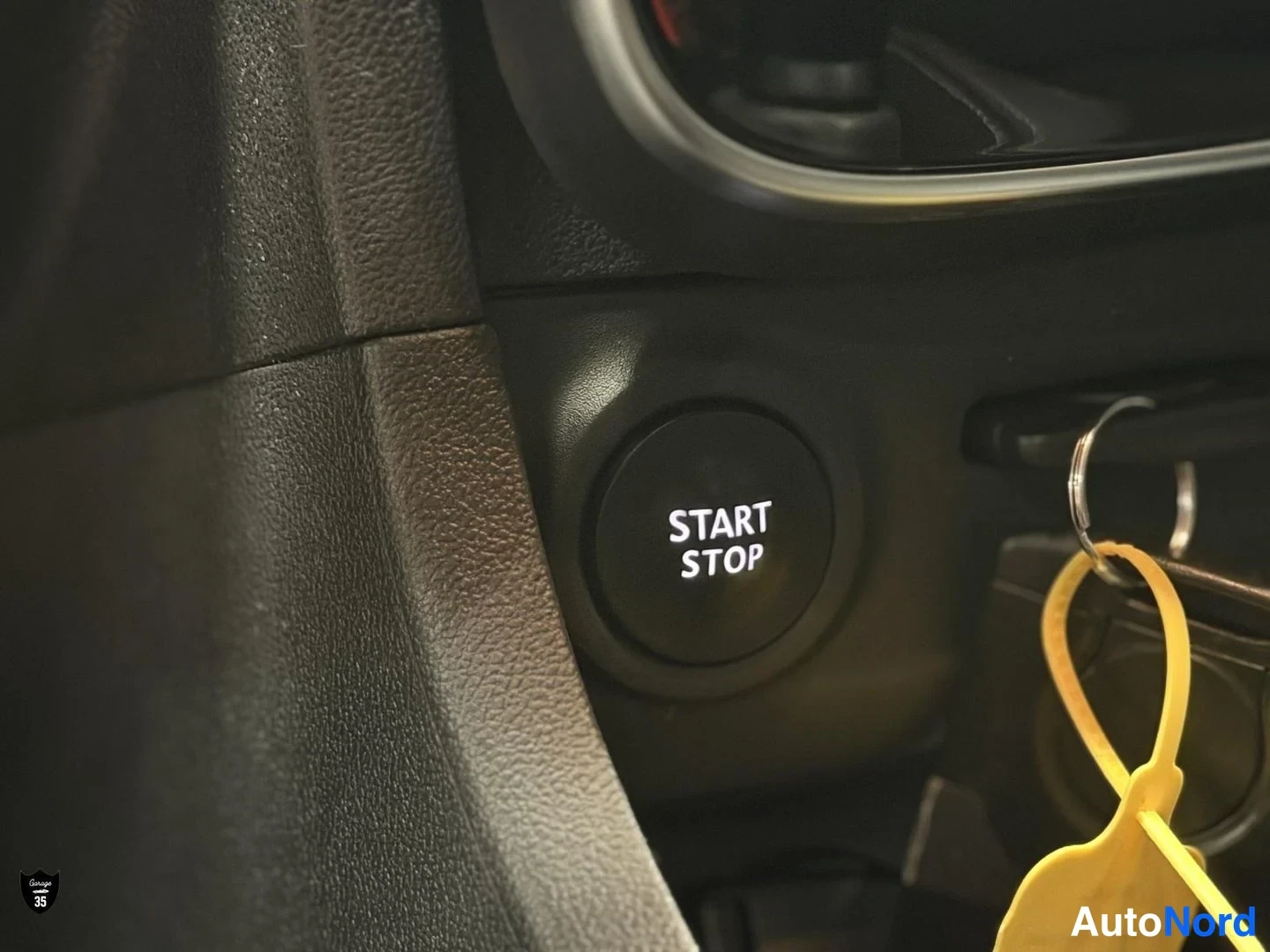 Harmaa Renault Clio 2017, yksityiskohta, kuva 21