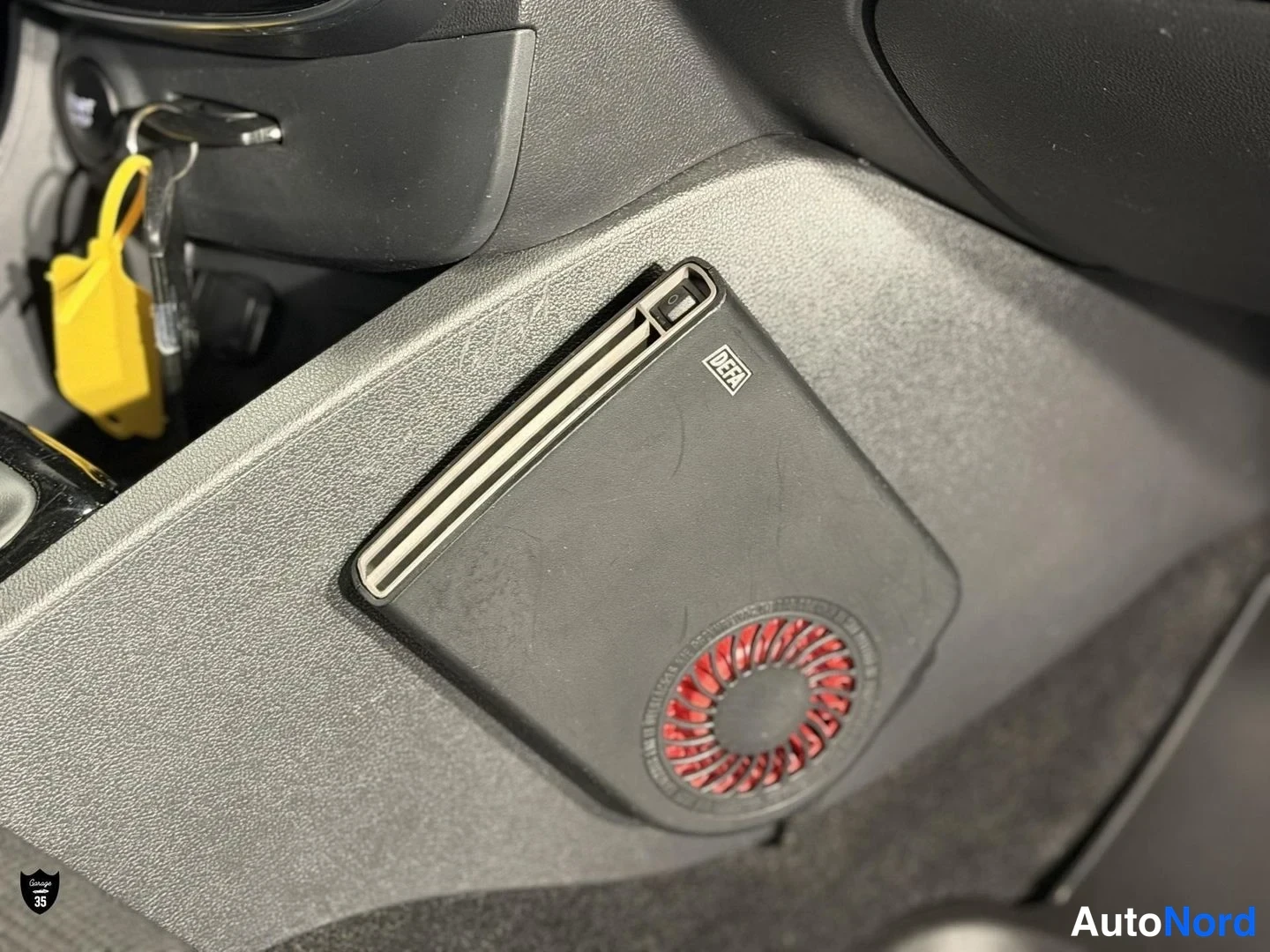 Harmaa Renault Clio 2017, yksityiskohta, kuva 25