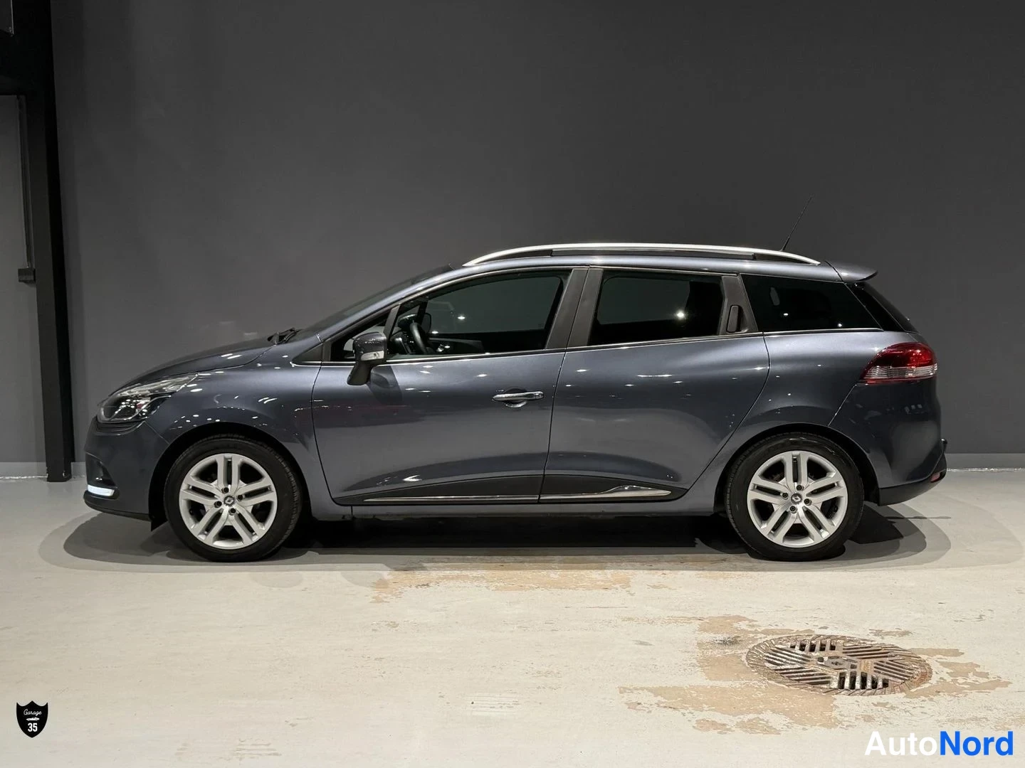 Harmaa Renault Clio 2017, sivulta, kuva 4
