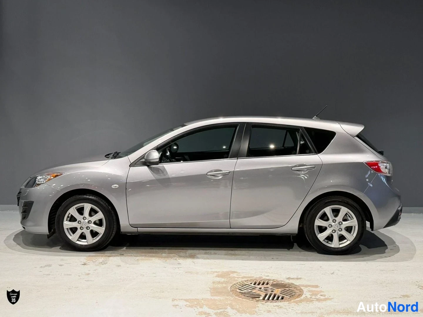 Harmaa Mazda 3 2011, sivulta, kuva 5