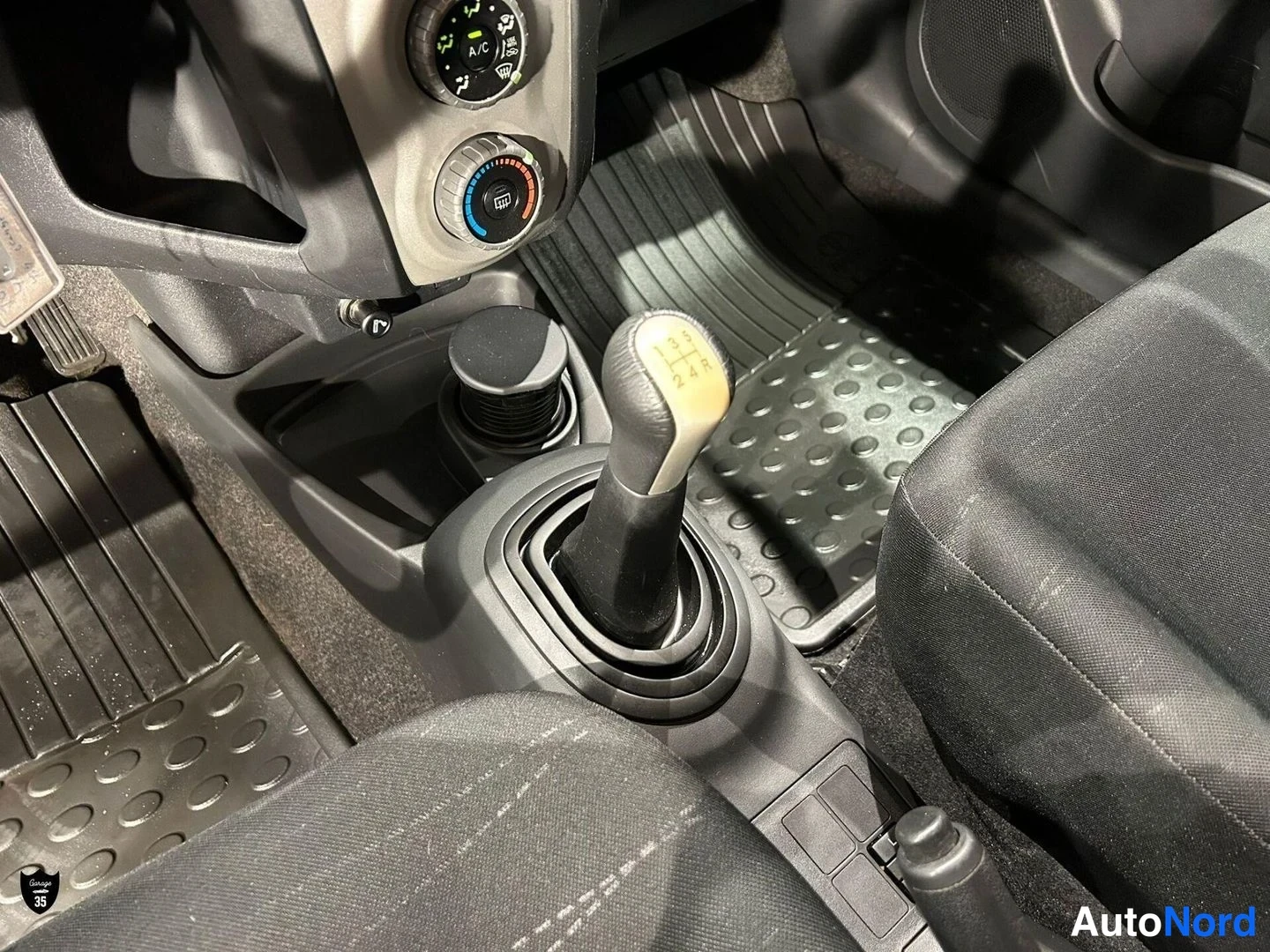 Oranssi Toyota Yaris 2006, yksityiskohta, kuva 21