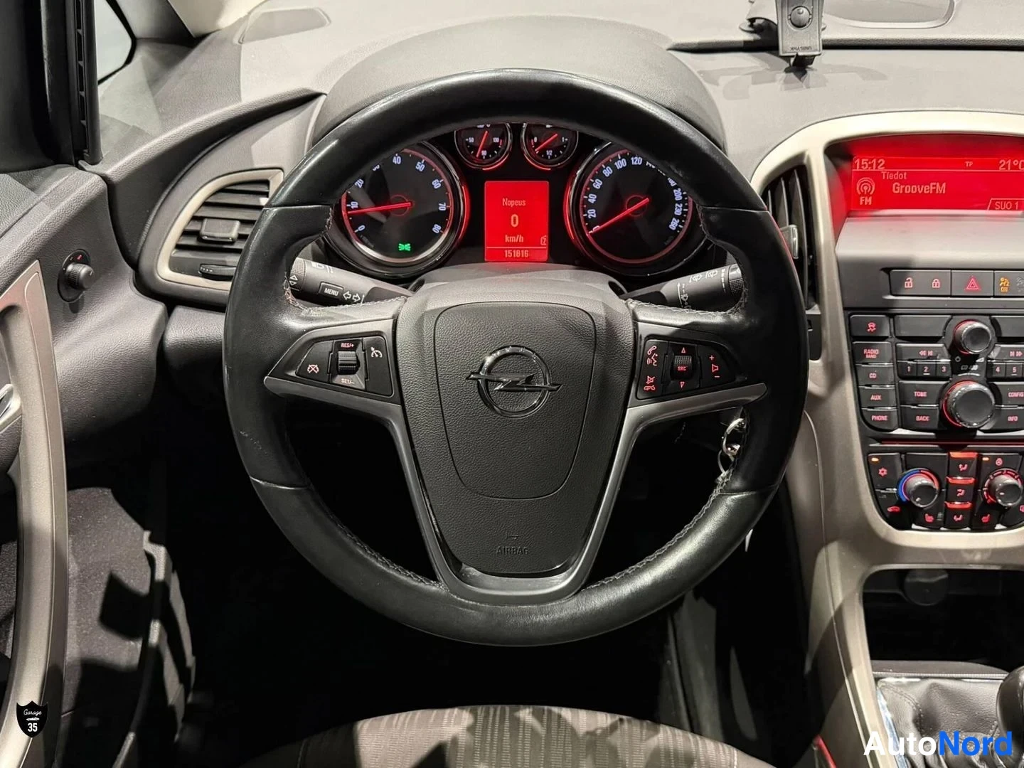 Musta Opel Astra Sports Tourer 2011, ohjaamo, kuva 13